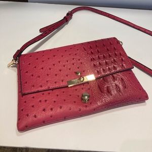 Faux Ostrich Crossbody w/Snap Close&Gold Accents